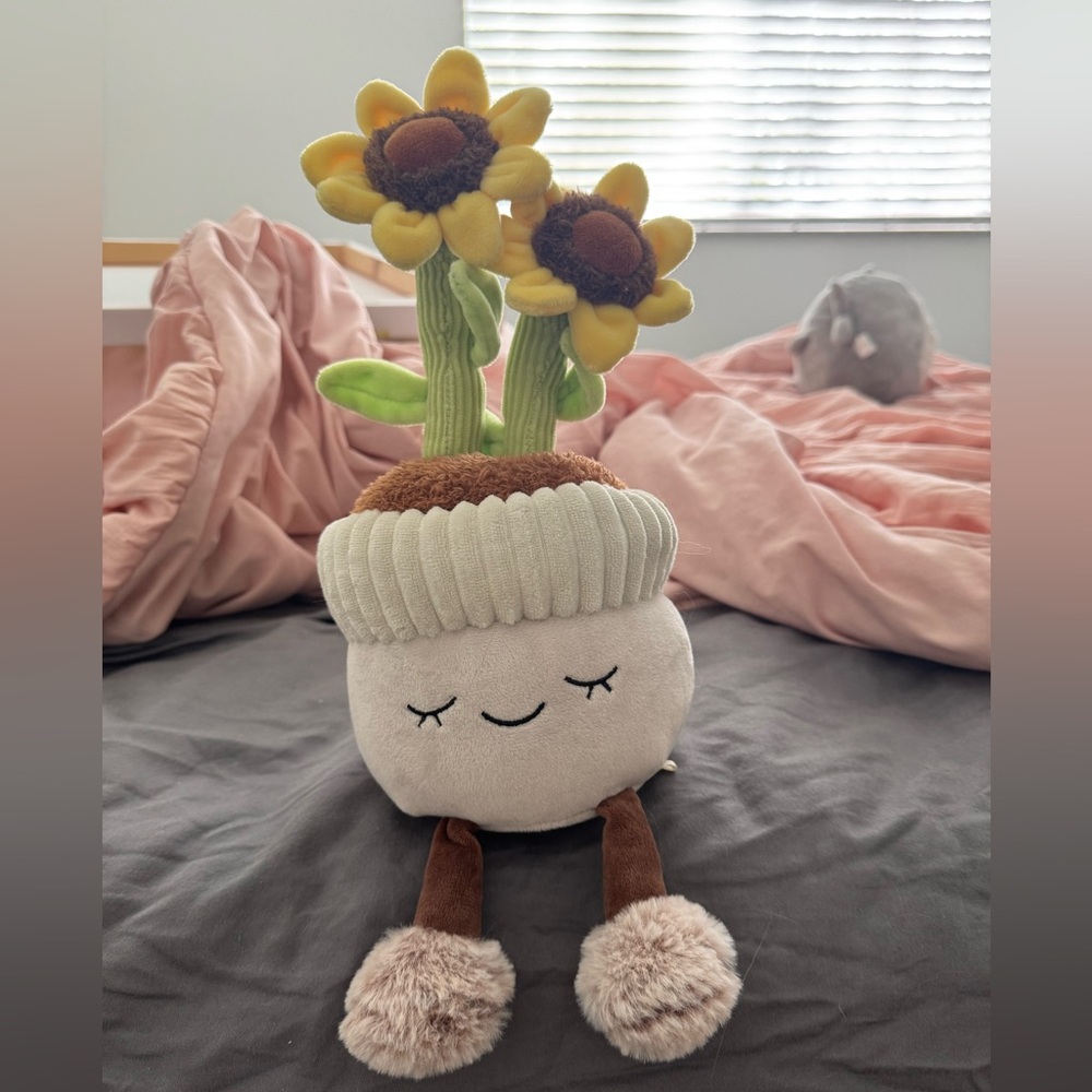 NWOT “Greenhouse” smiling sunflower plush with legs